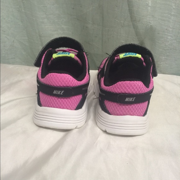 Nike - Picture 4 of 5